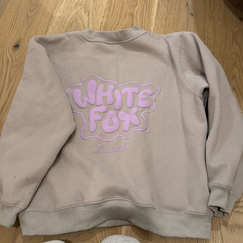 White fox sweatshirt 💕